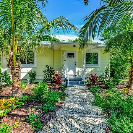 Casa Posada - So Close You Can Hear The Waves Historic Beach Cottage W Beach Gear Anna Maria Exterior photo